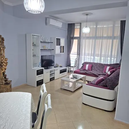 Apartment Delijorgji 2-bedroom Near Center *