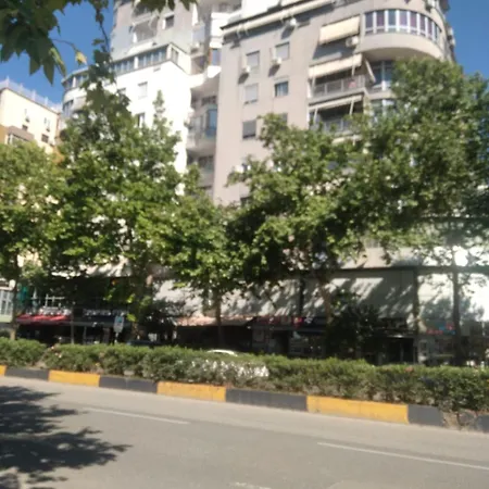 Apartment Delijorgji 2-bedroom Near Center